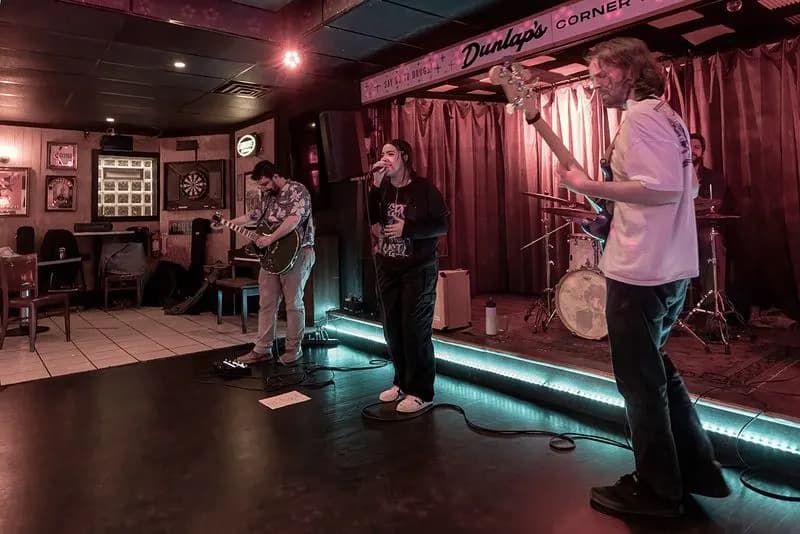 Dunlap's Corner Bar