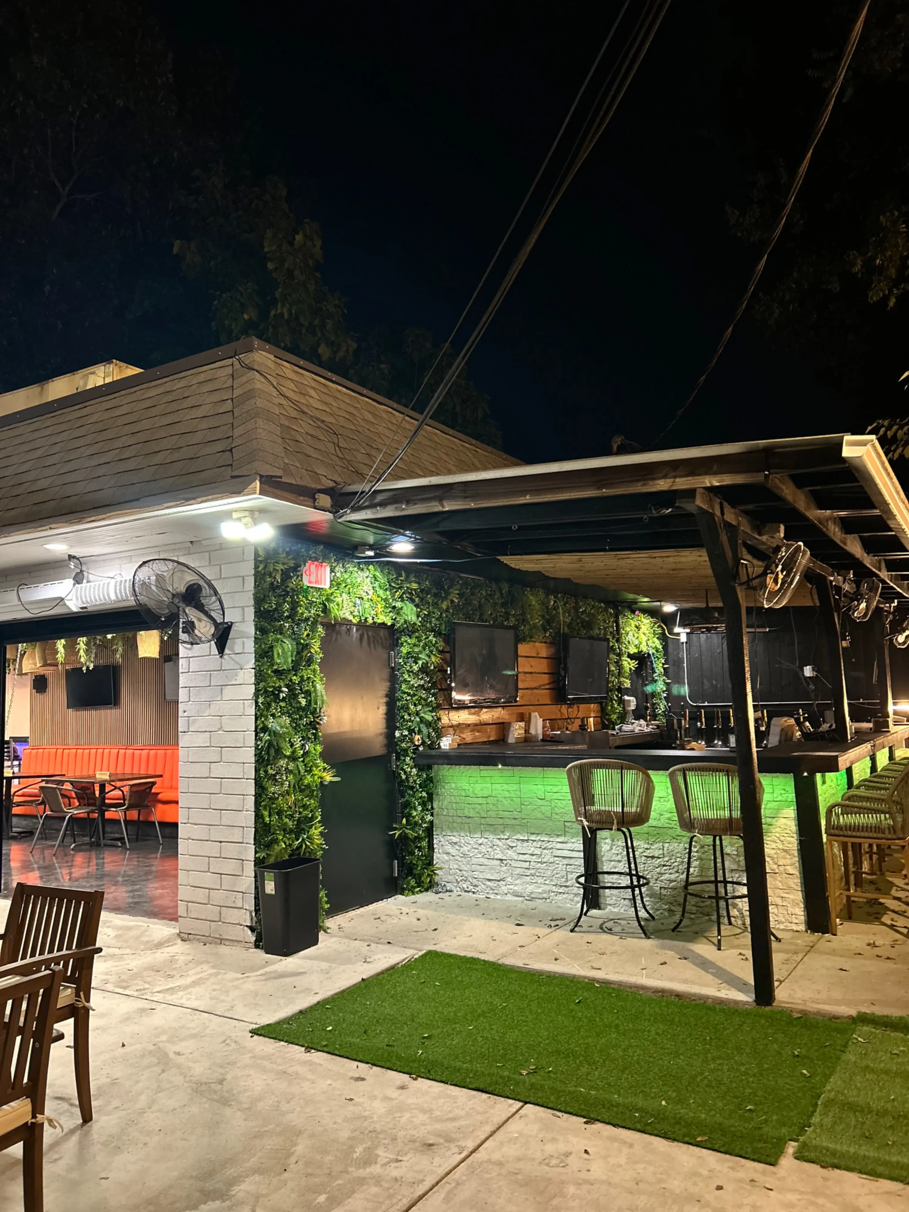 The Garden Bar & Lounge
