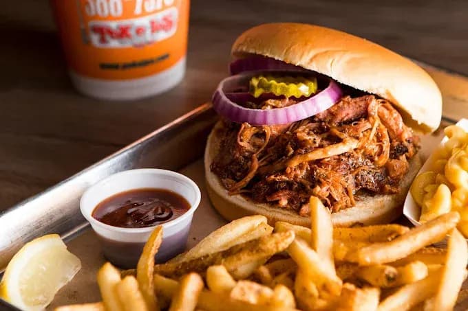 Pok-e-Jo's Smokehouse: Brodie Oaks