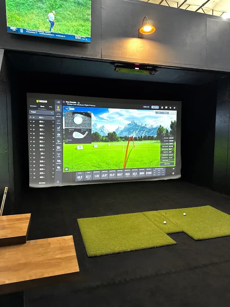 COR-Golf Cafe and Lounge