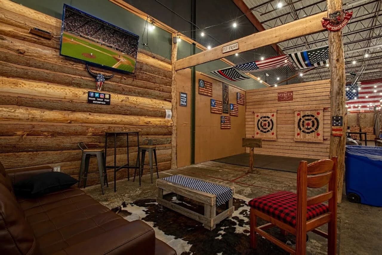 Stumpy's Hatchet House Fairfield - Axe Throwing